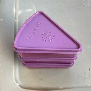 Vintage purple 6 piece Tupperware pie keepers. 3 lids and 3 containers. EUC!